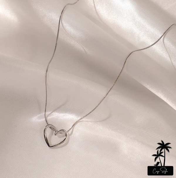 Delicate Cayo Heart Necklace